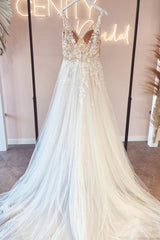 Fabulous Long V-Neck Sleeveless Lace Backless Wedding Dresses Online
